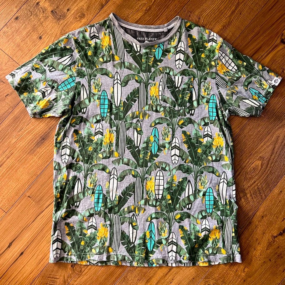 Free Planet XL tee